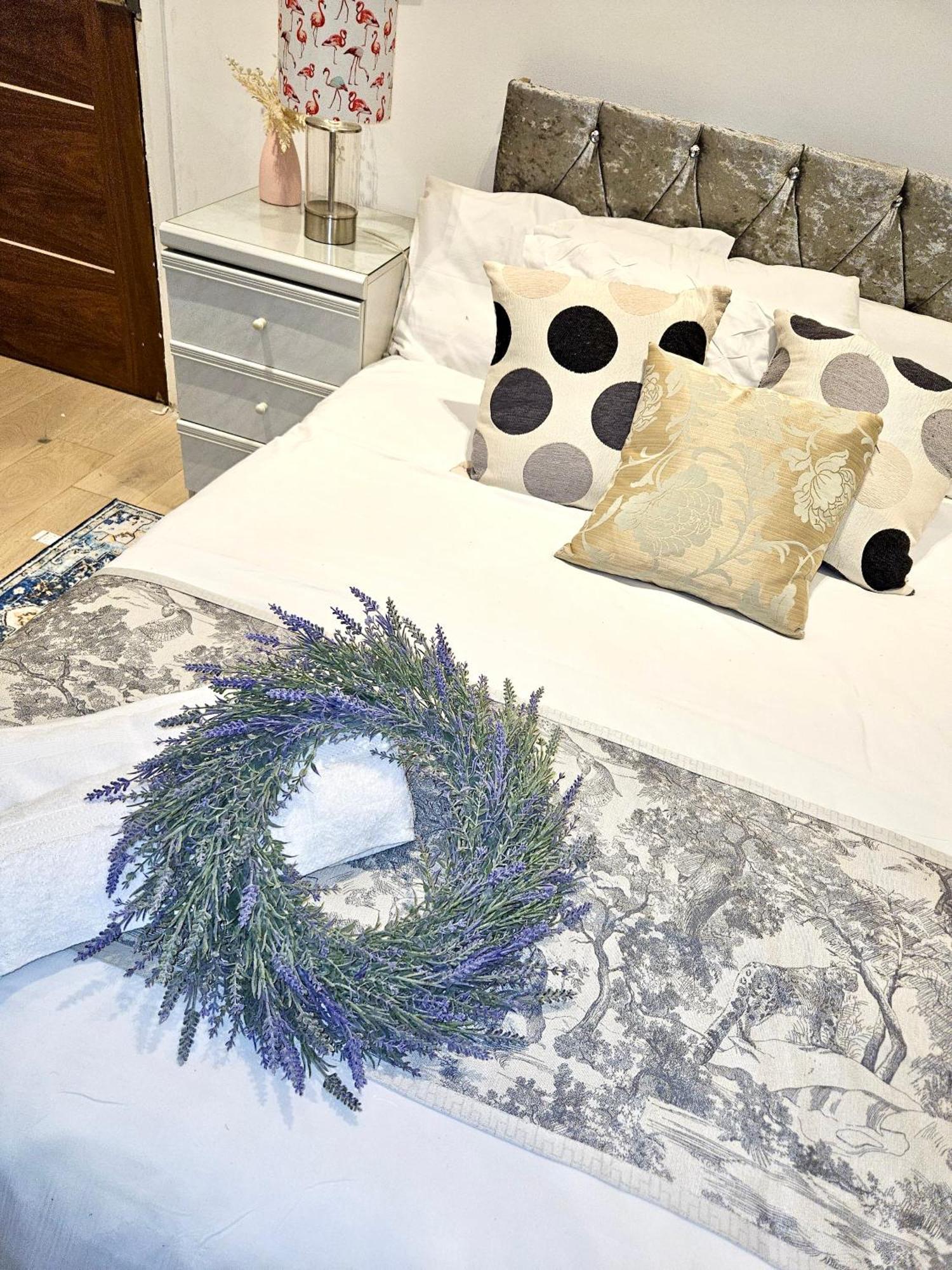 Apartment Entire In London
